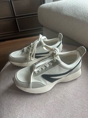 Dolce Vita White and Black Platform Sneakers SZ 8